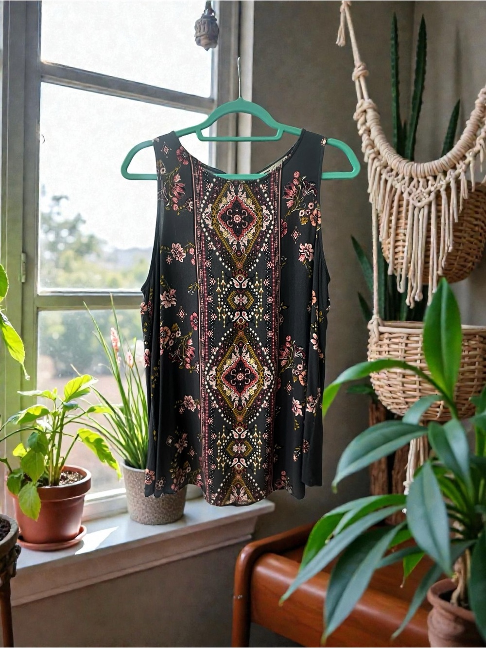 Gypsies & Moondust Boho Rayon Tank Top. Size: Large